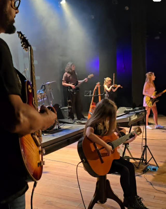 Apresentação de alunos em recital da Musicall